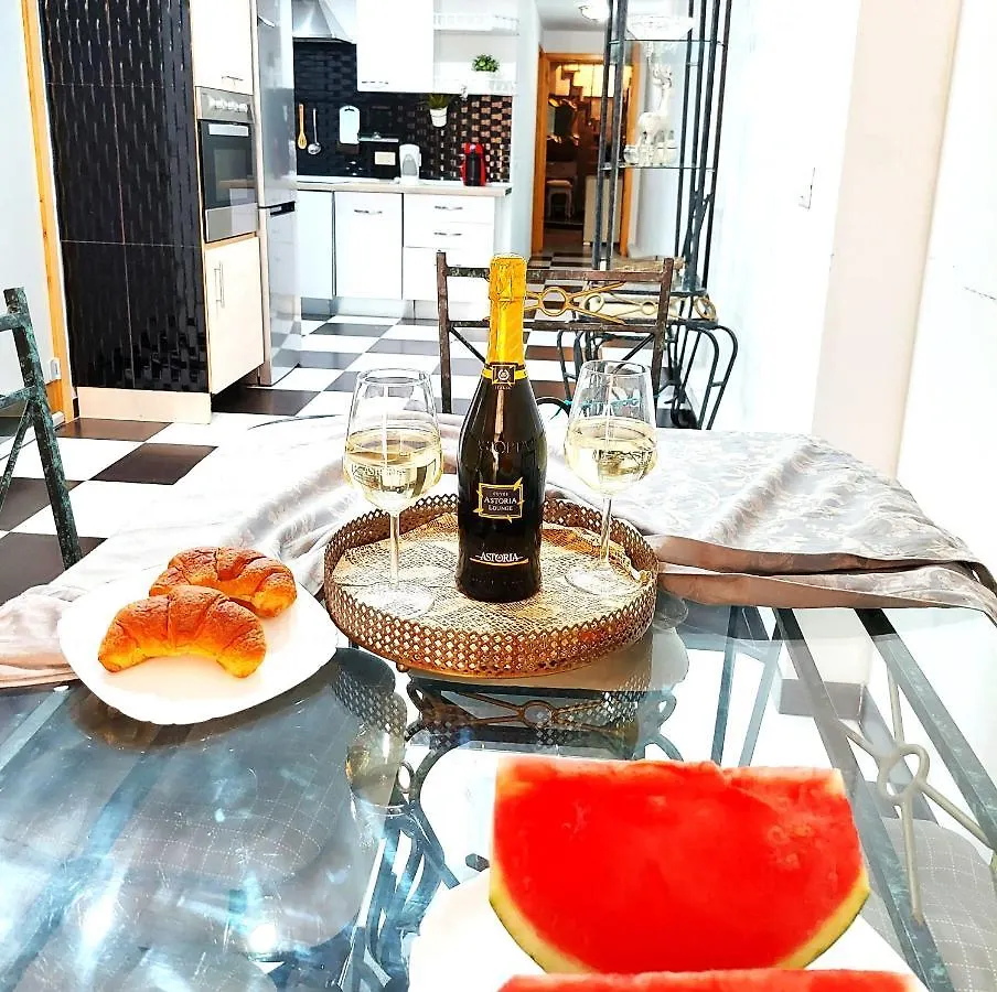 Elegant 3 Bedrooms, Wifi Free location