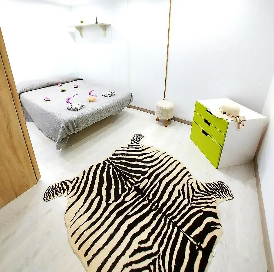 Elegant 3 Bedrooms, Wifi Free 아데제 0*,  스페인