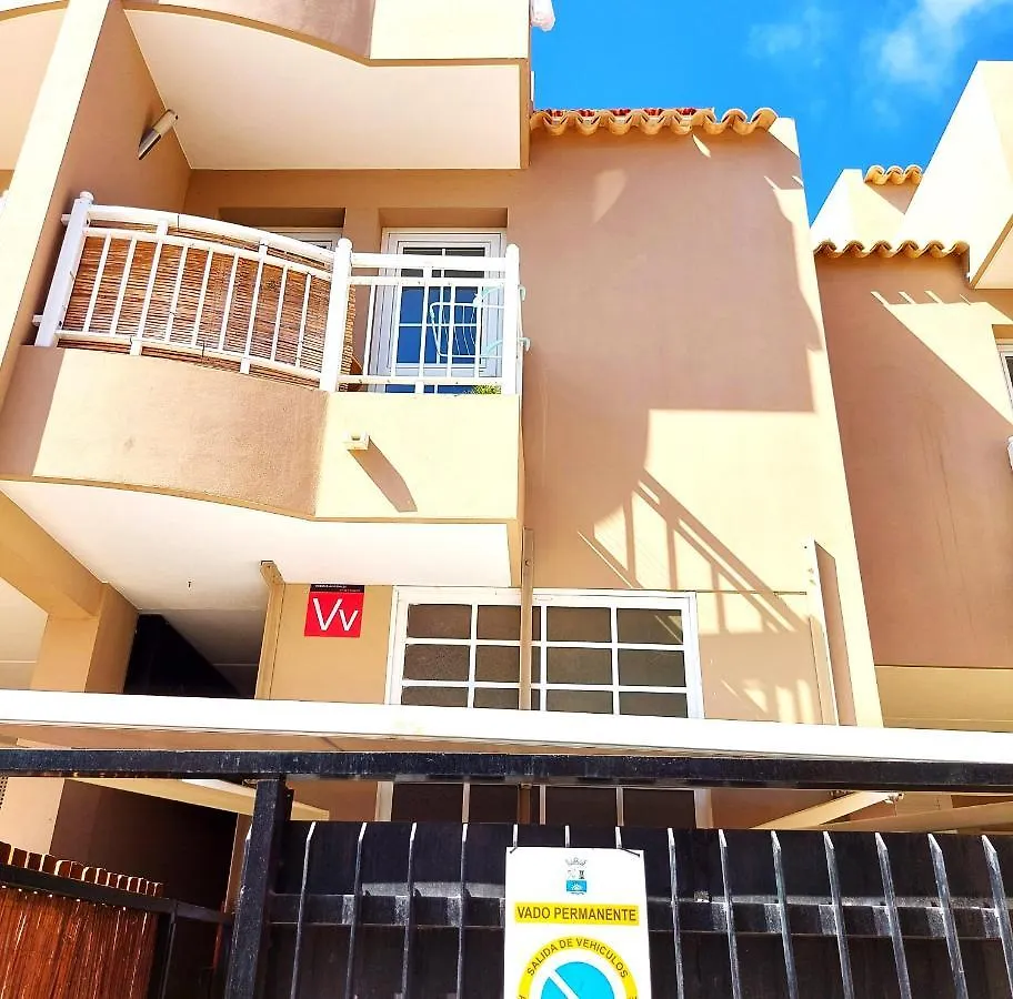 Elegant 3 Bedrooms, Wifi Free 아데제